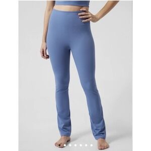 ATHLETA Women Size Medium Elation Straight Leg Pants Legging Cottage Blue Active